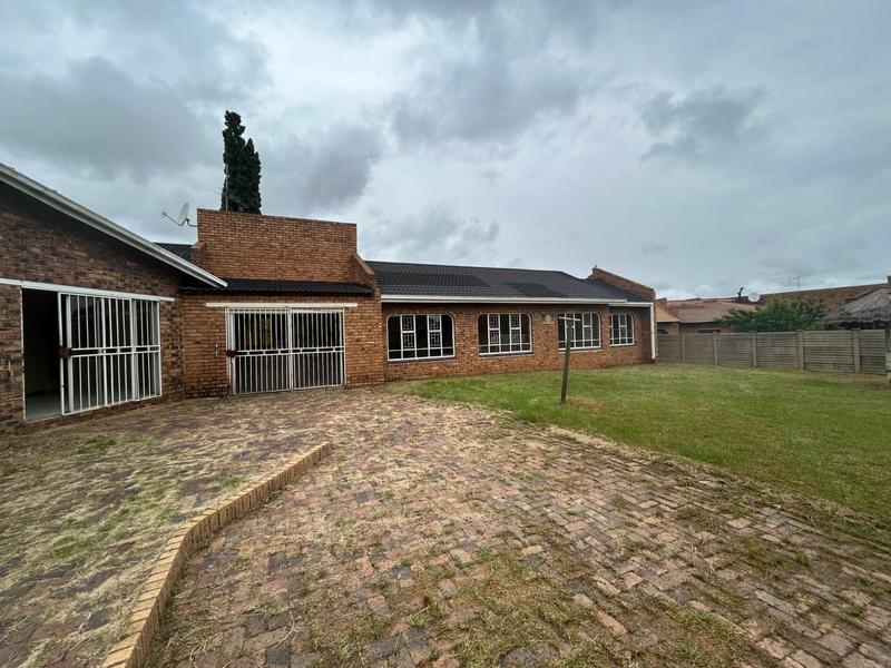 4 Bedroom Property for Sale in Vaalpark Free State